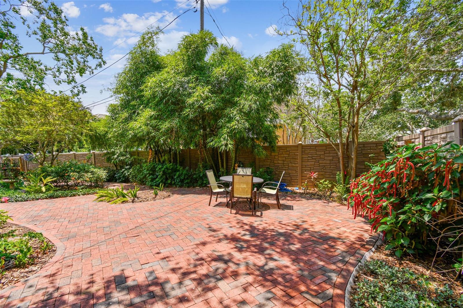 Listing photo id 20 for 750 Alda Way Ne
