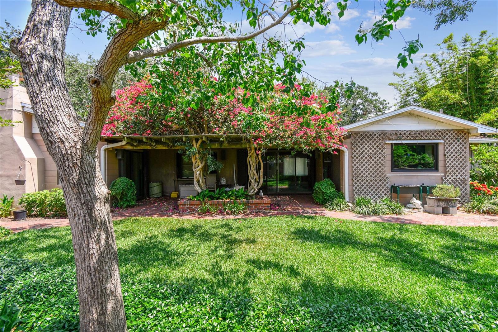 Listing photo id 22 for 750 Alda Way Ne