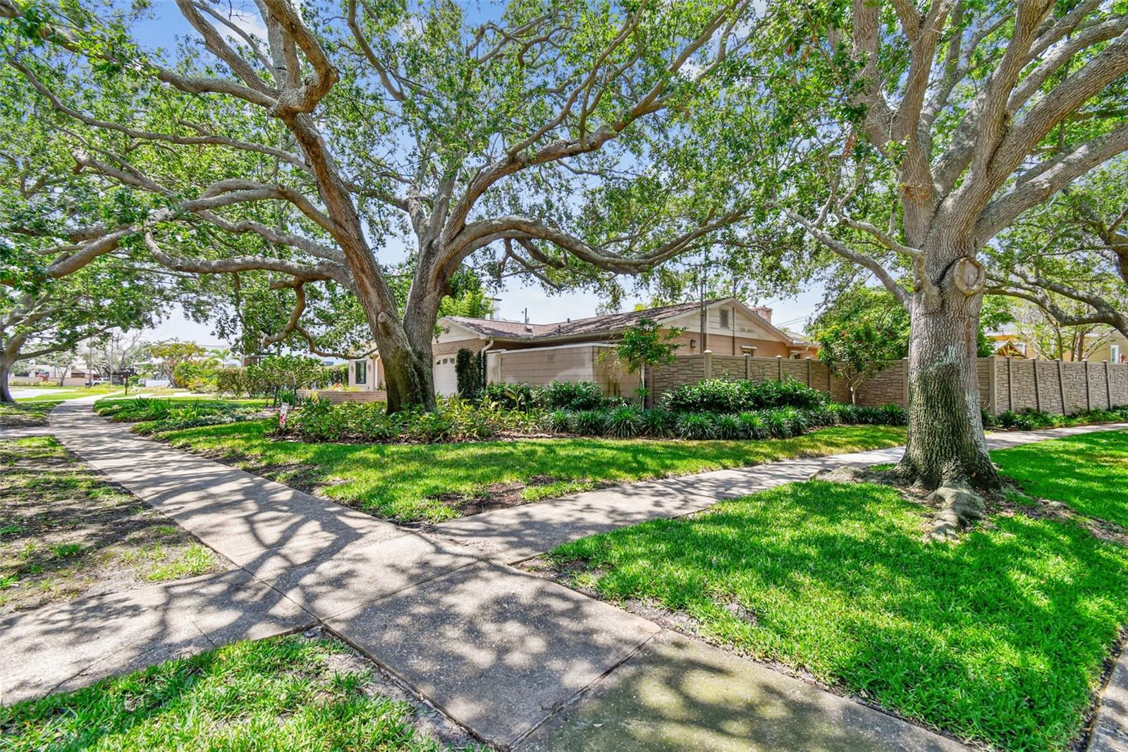 Listing photo id 24 for 750 Alda Way Ne