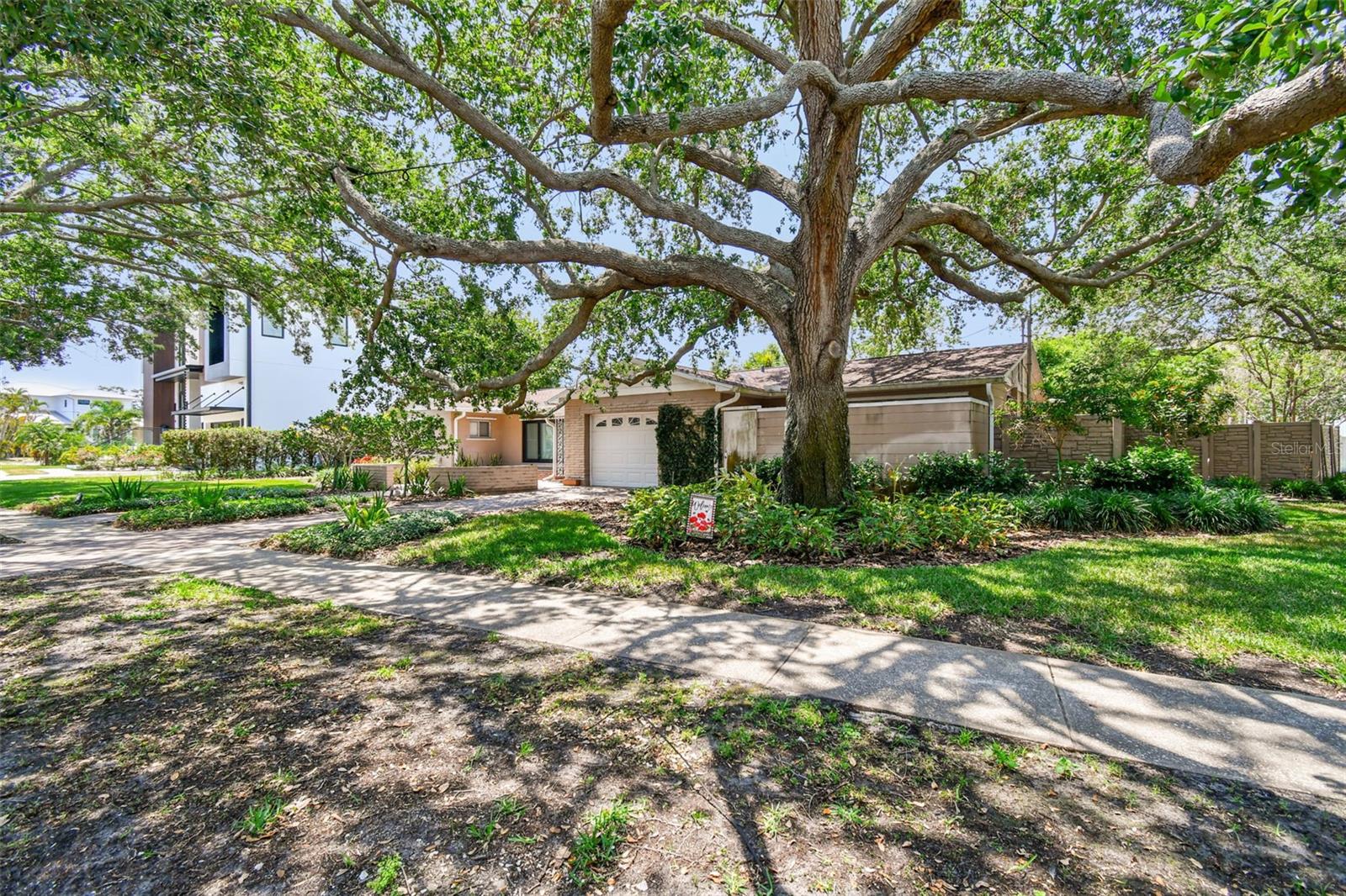 Listing photo id 5 for 750 Alda Way Ne