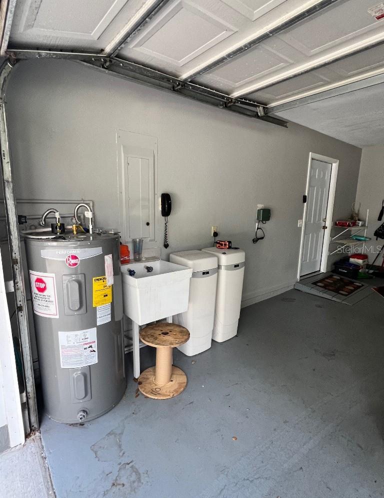Image 3 of 50 For 2528 Deerbrook Drive