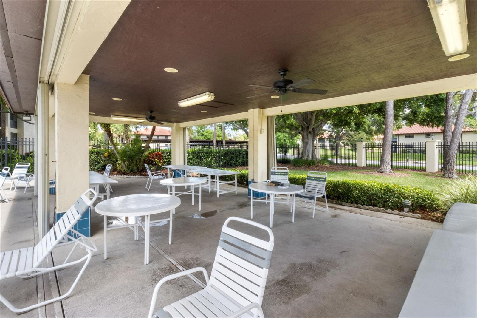 Listing photo id 26 for 2412 Hammock Pine Boulevard