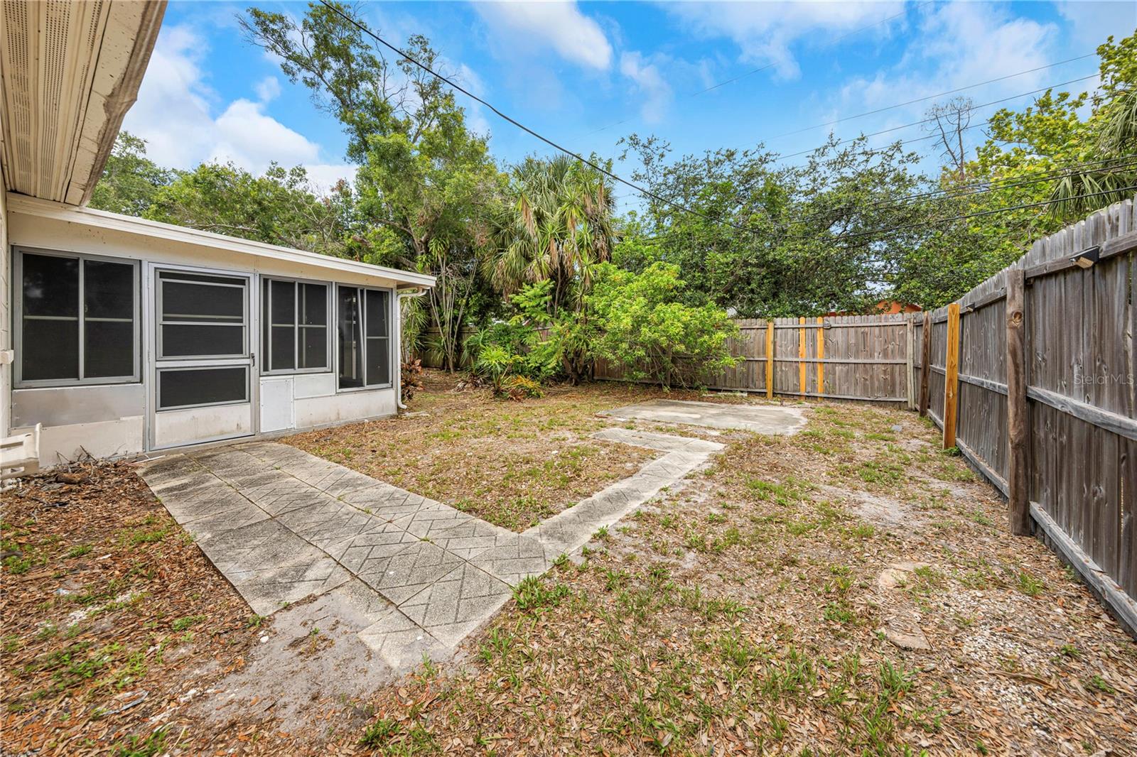 Image 2 of 28 For 1472 Belcher Road S