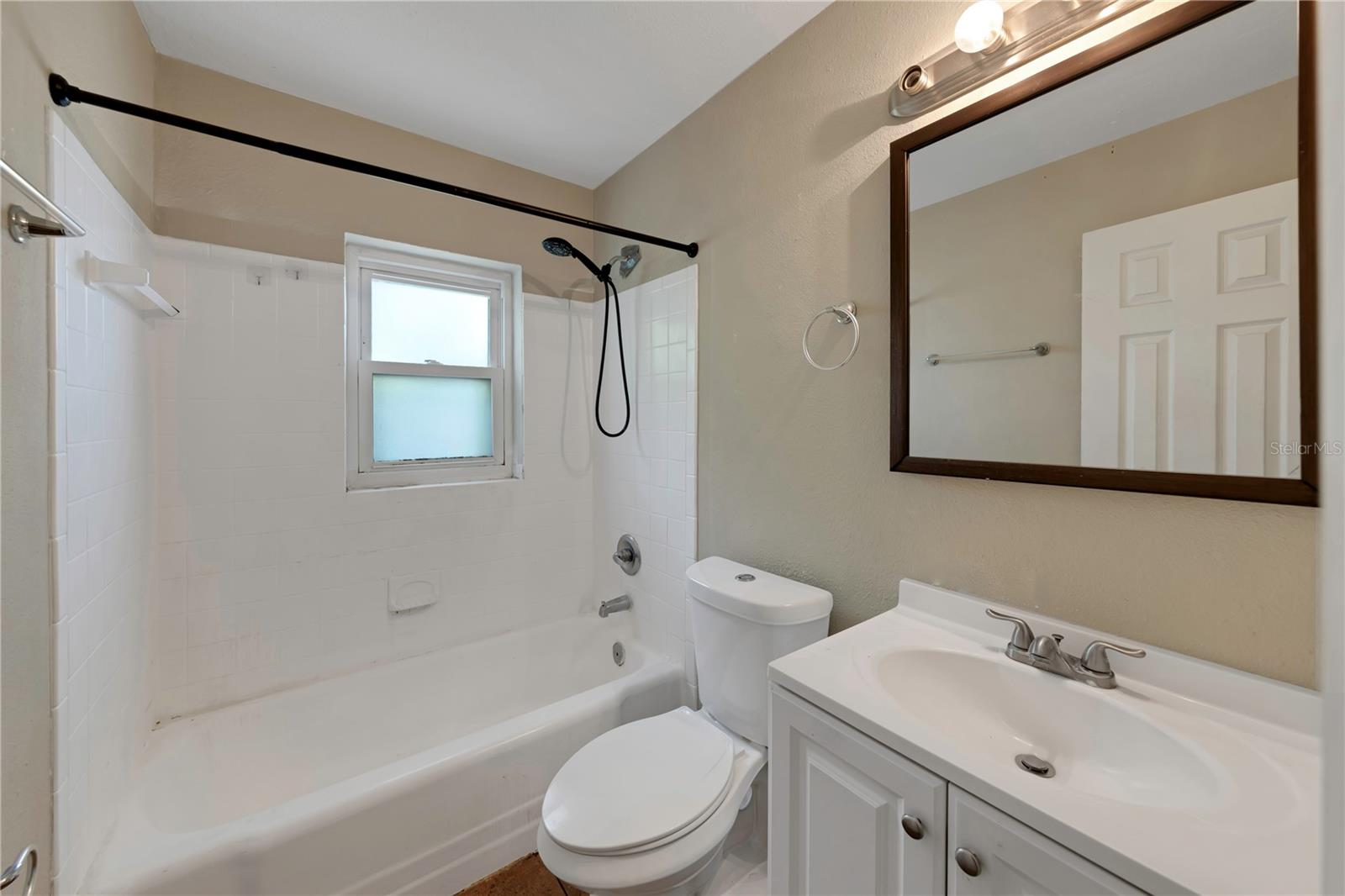 Image 21 of 28 For 1472 Belcher Road S