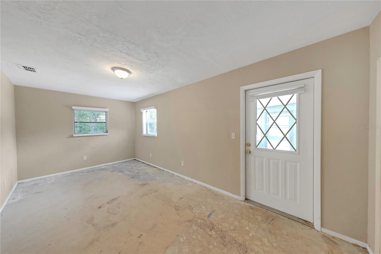 Image 24 of 28 For 1472 Belcher Road S