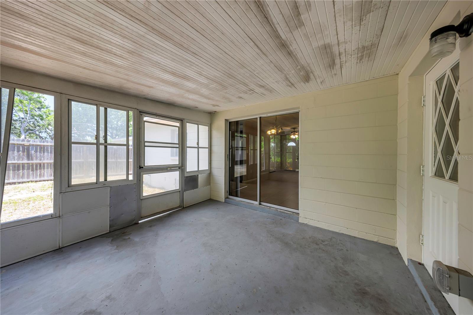 Image 4 of 28 For 1472 Belcher Road S