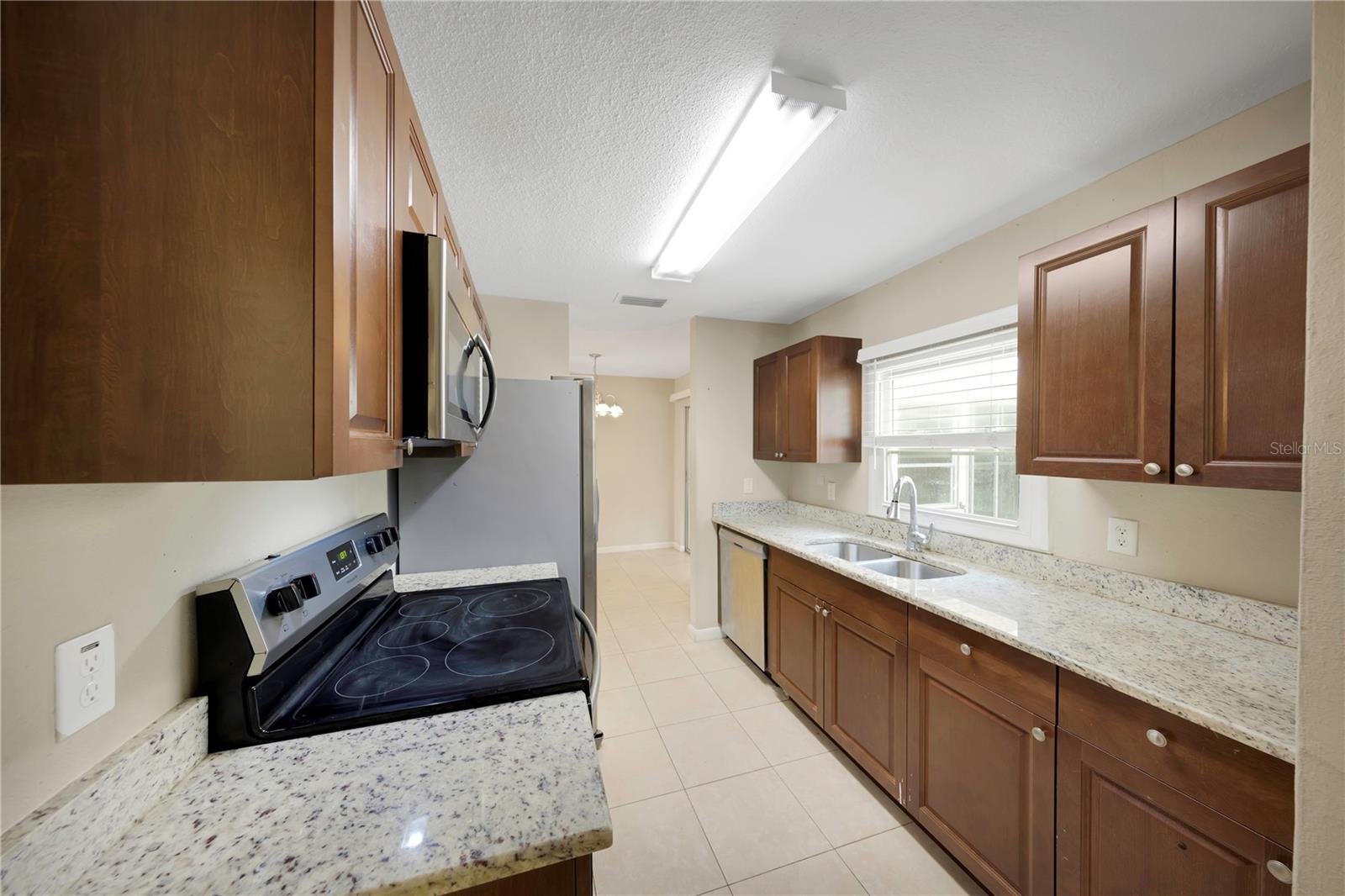 Image 9 of 28 For 1472 Belcher Road S
