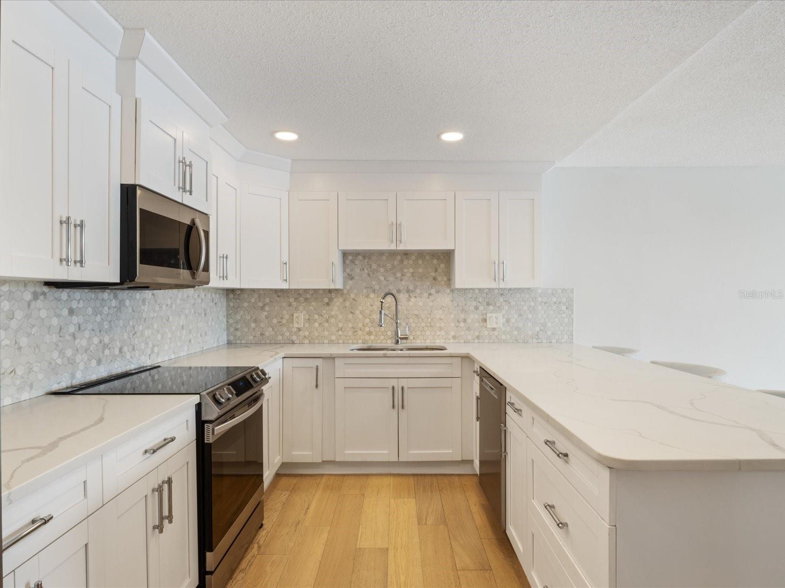 Image 15 of 54 For 100 Oakmont Lane 305