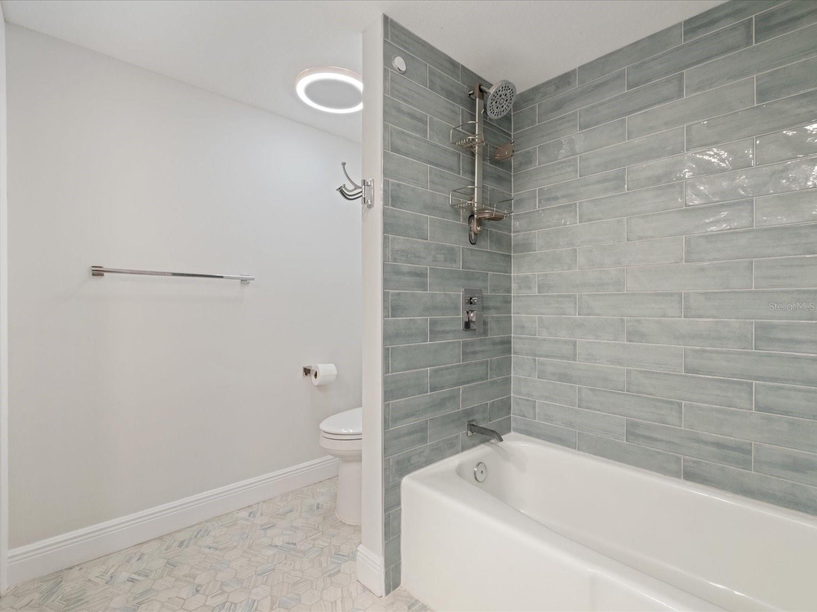 Image 40 of 54 For 100 Oakmont Lane 305