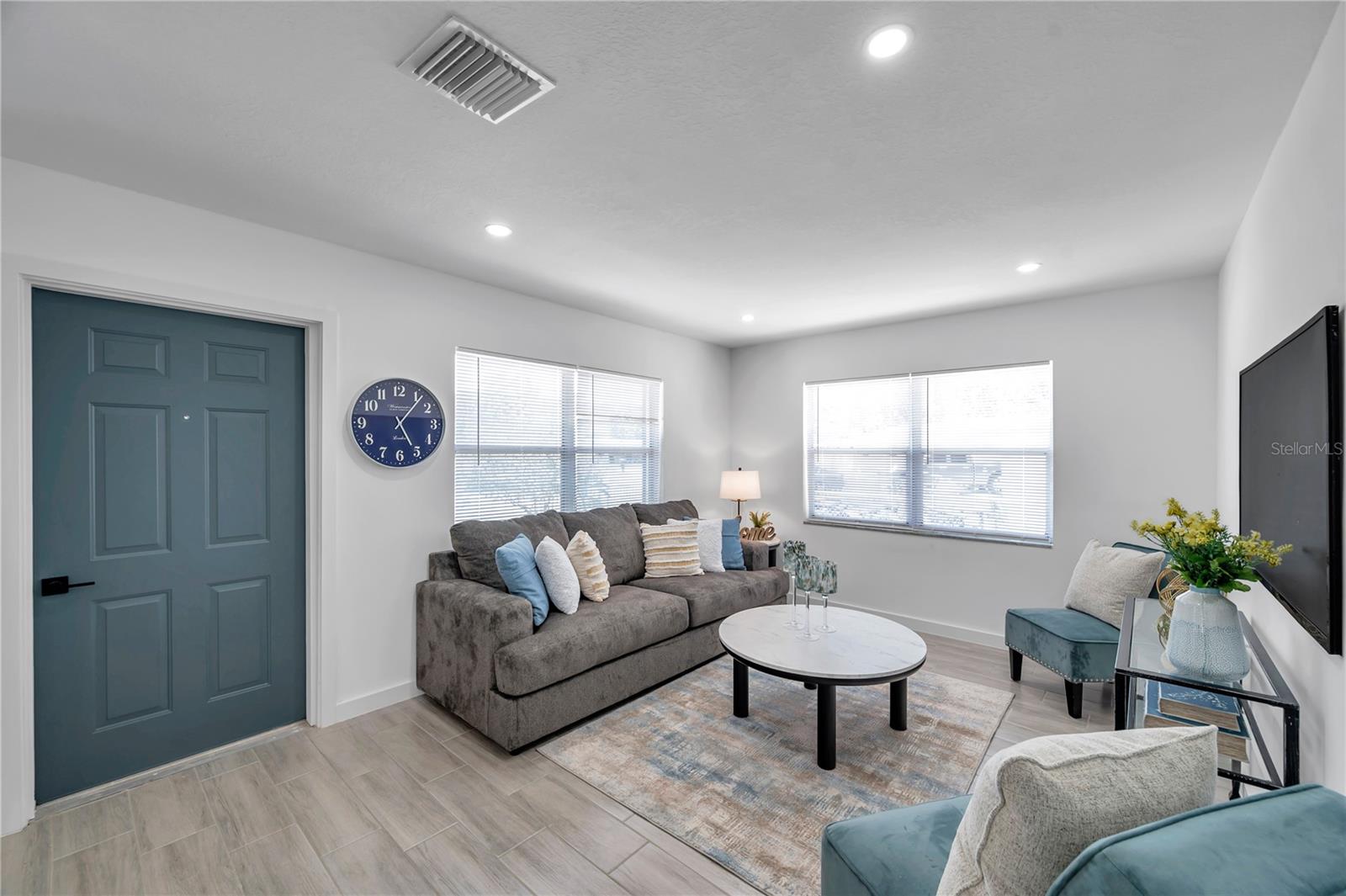 Image 18 of 48 For 6507 La Mesa Circle