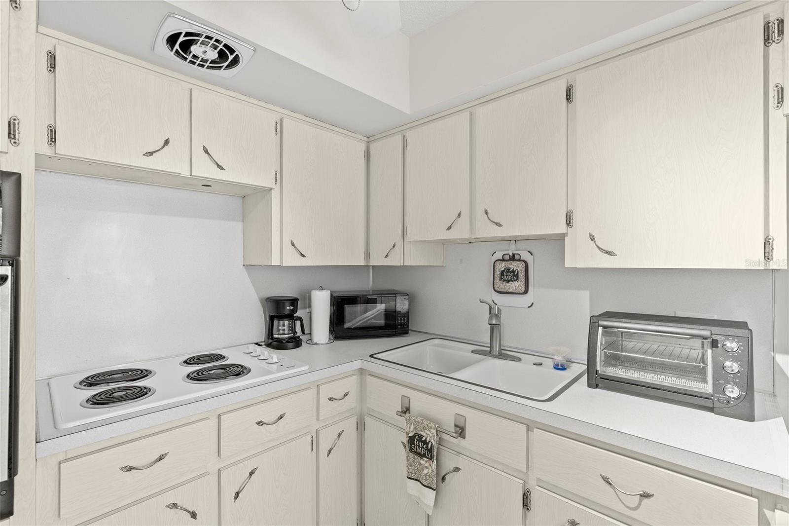 Image 13 of 22 For 2426 Persian Drive 52