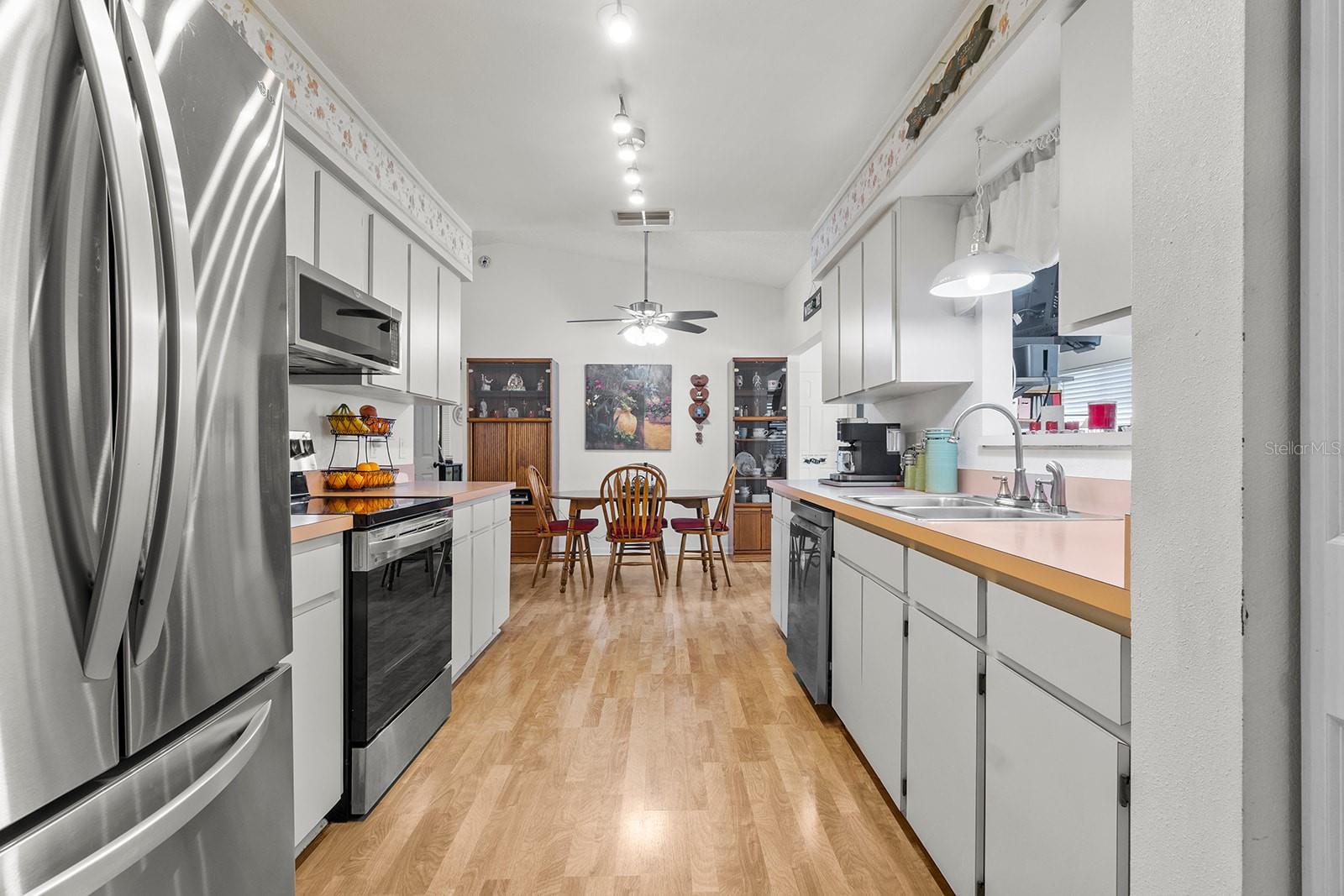 Image 4 of 33 For 4846 Colonnades Club Boulevard