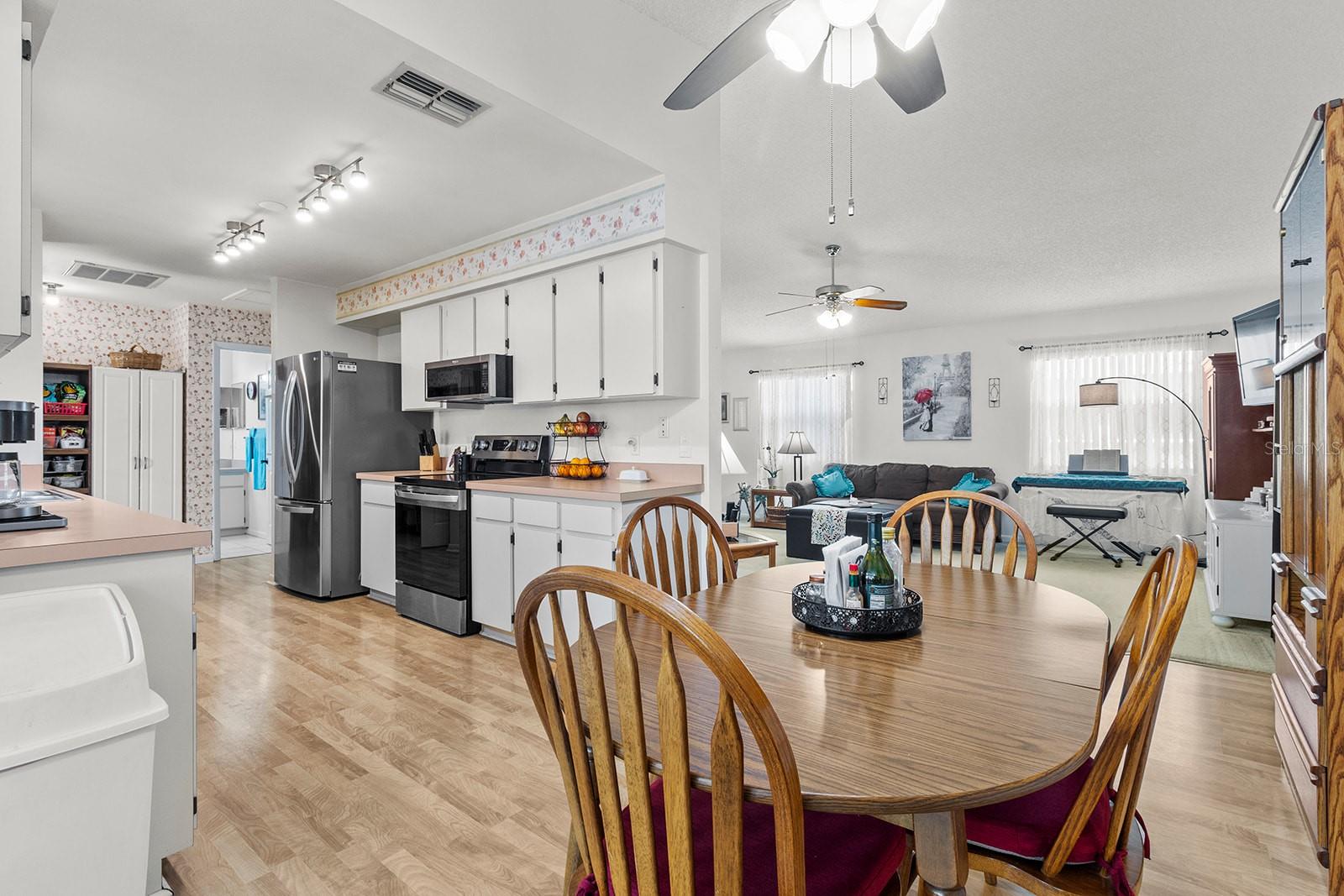 Image 9 of 33 For 4846 Colonnades Club Boulevard