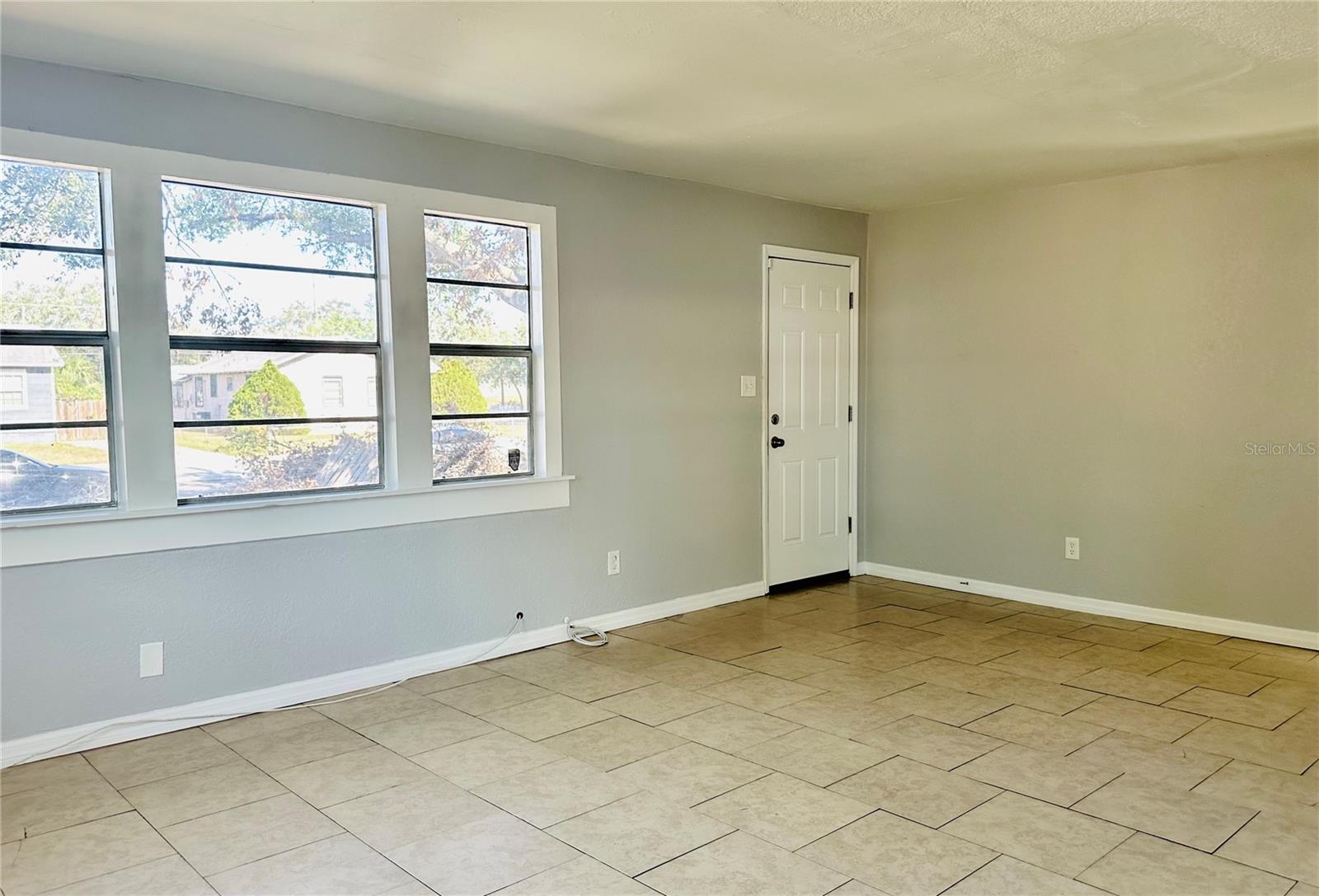 Image 4 of 25 For 4214 Fairfield Avenue S