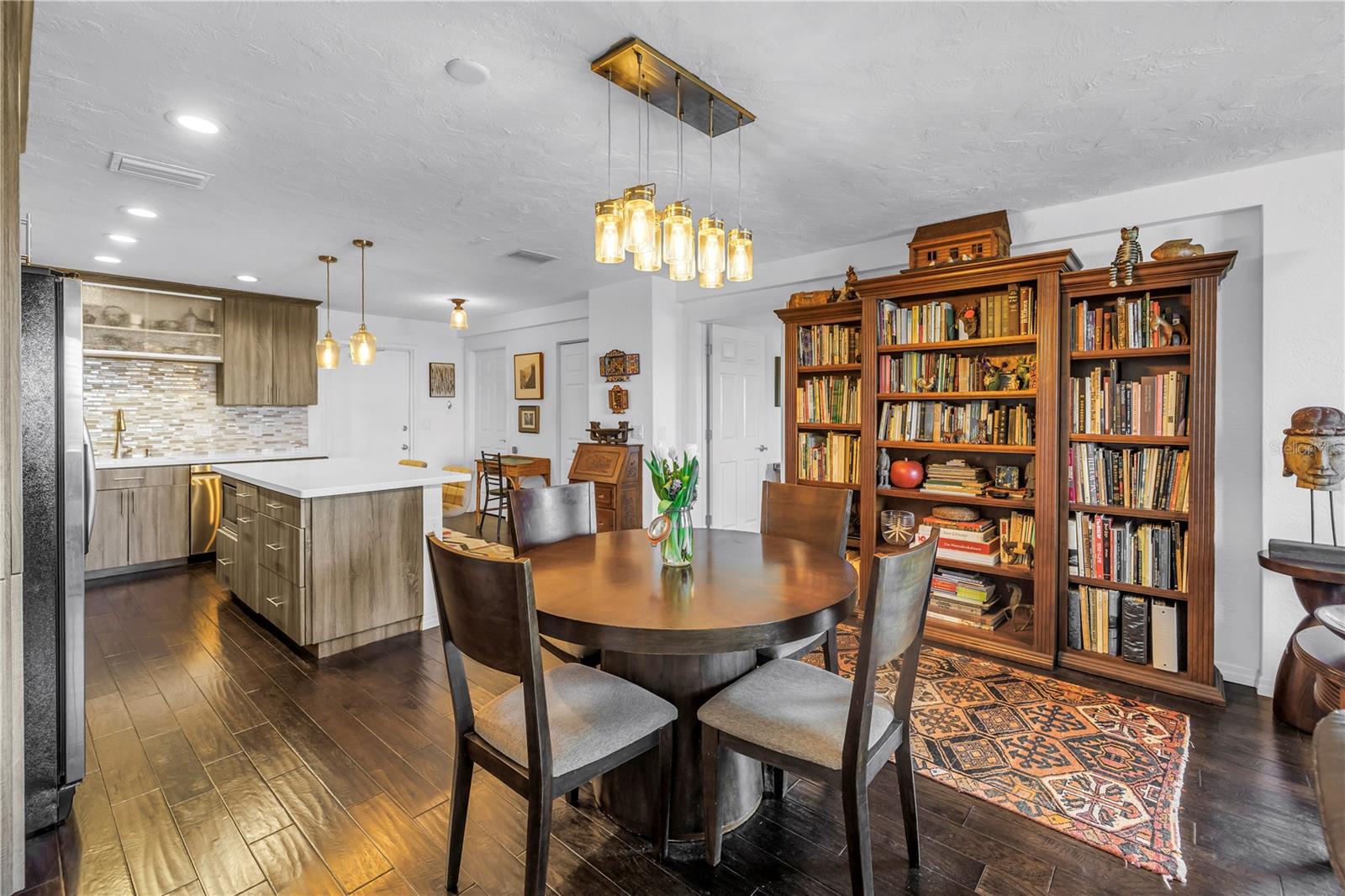 Image 15 of 44 For 4651 1st Street Ne 402