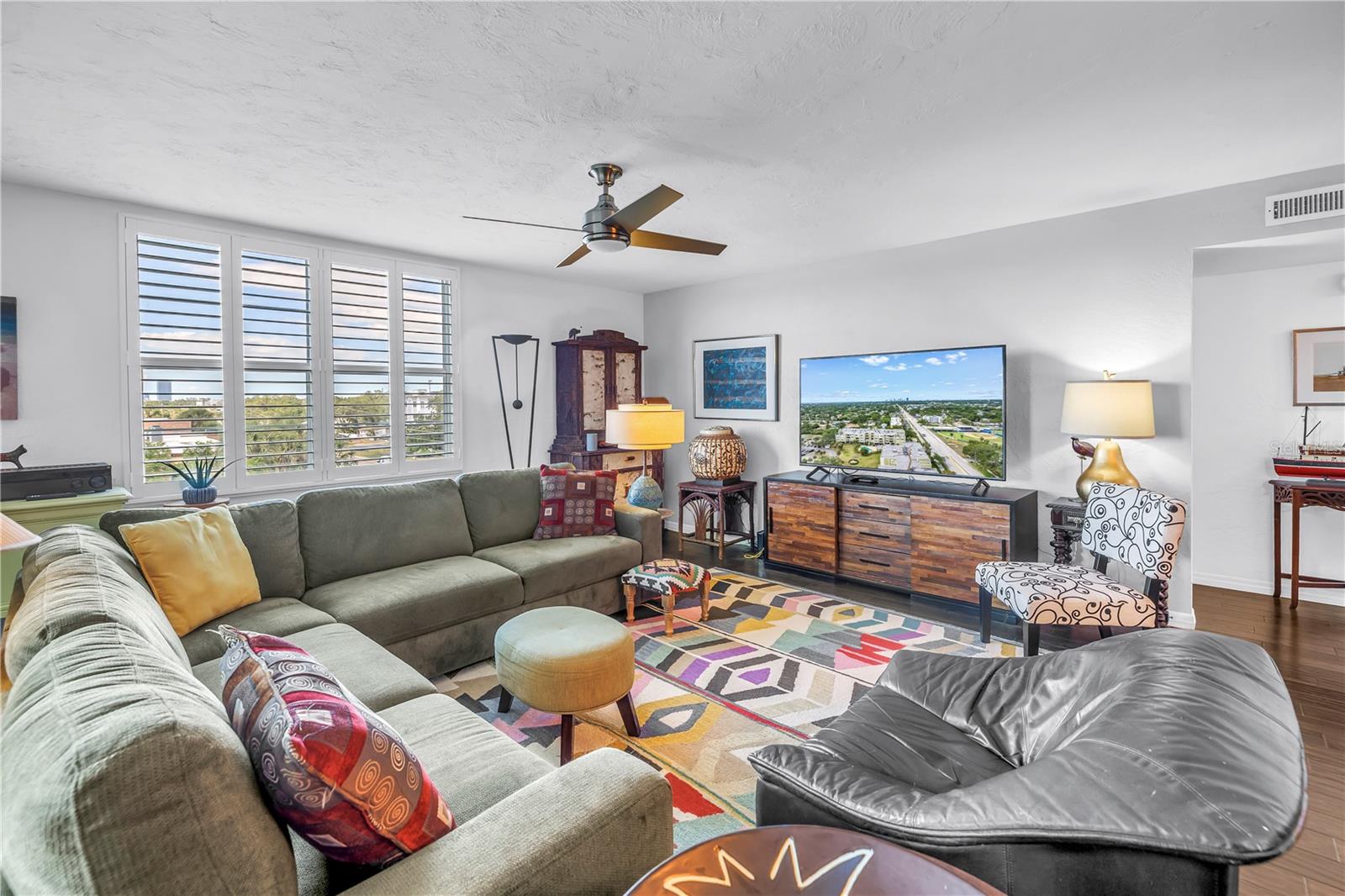 Image 17 of 44 For 4651 1st Street Ne 402