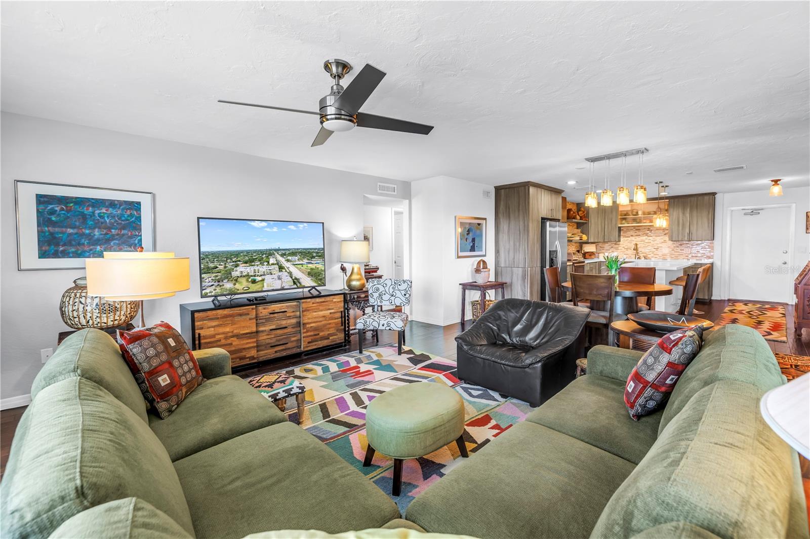 Image 19 of 44 For 4651 1st Street Ne 402