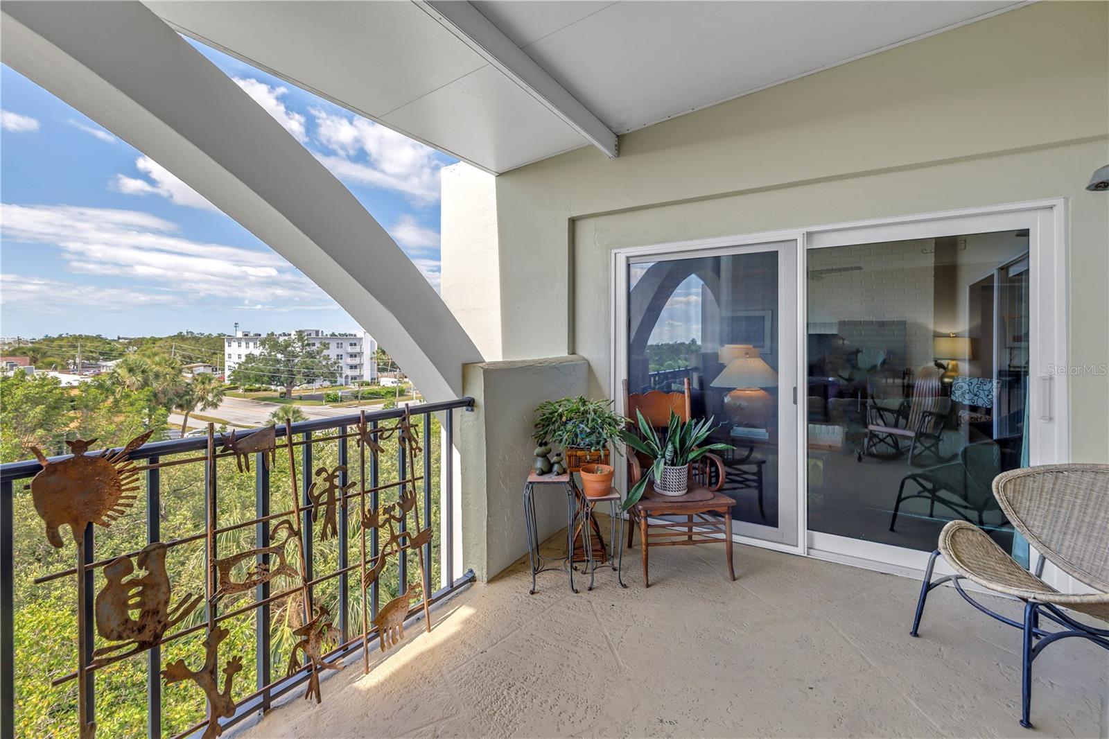 Image 23 of 44 For 4651 1st Street Ne 402