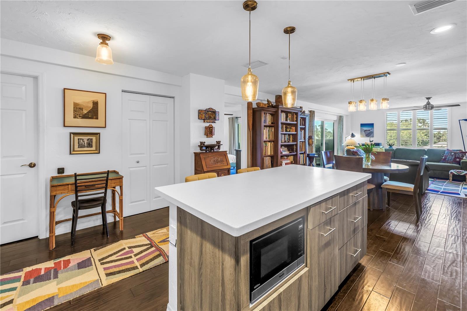 Image 7 of 44 For 4651 1st Street Ne 402