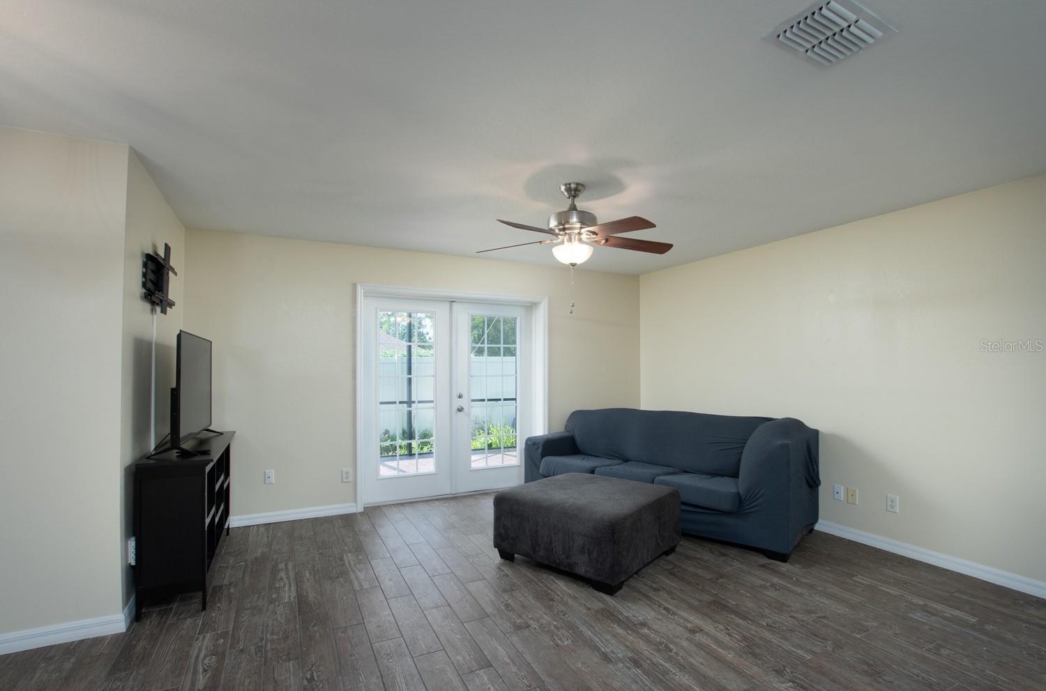 Image 21 of 61 For 2418 23rd Street