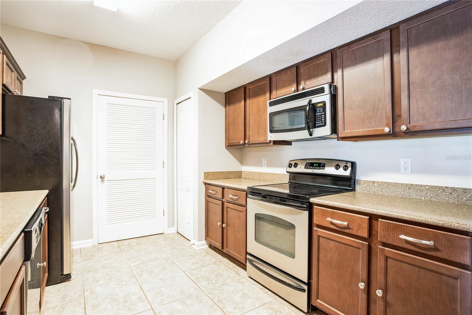 Image 5 of 30 For 4991 Key Lime Dr  104