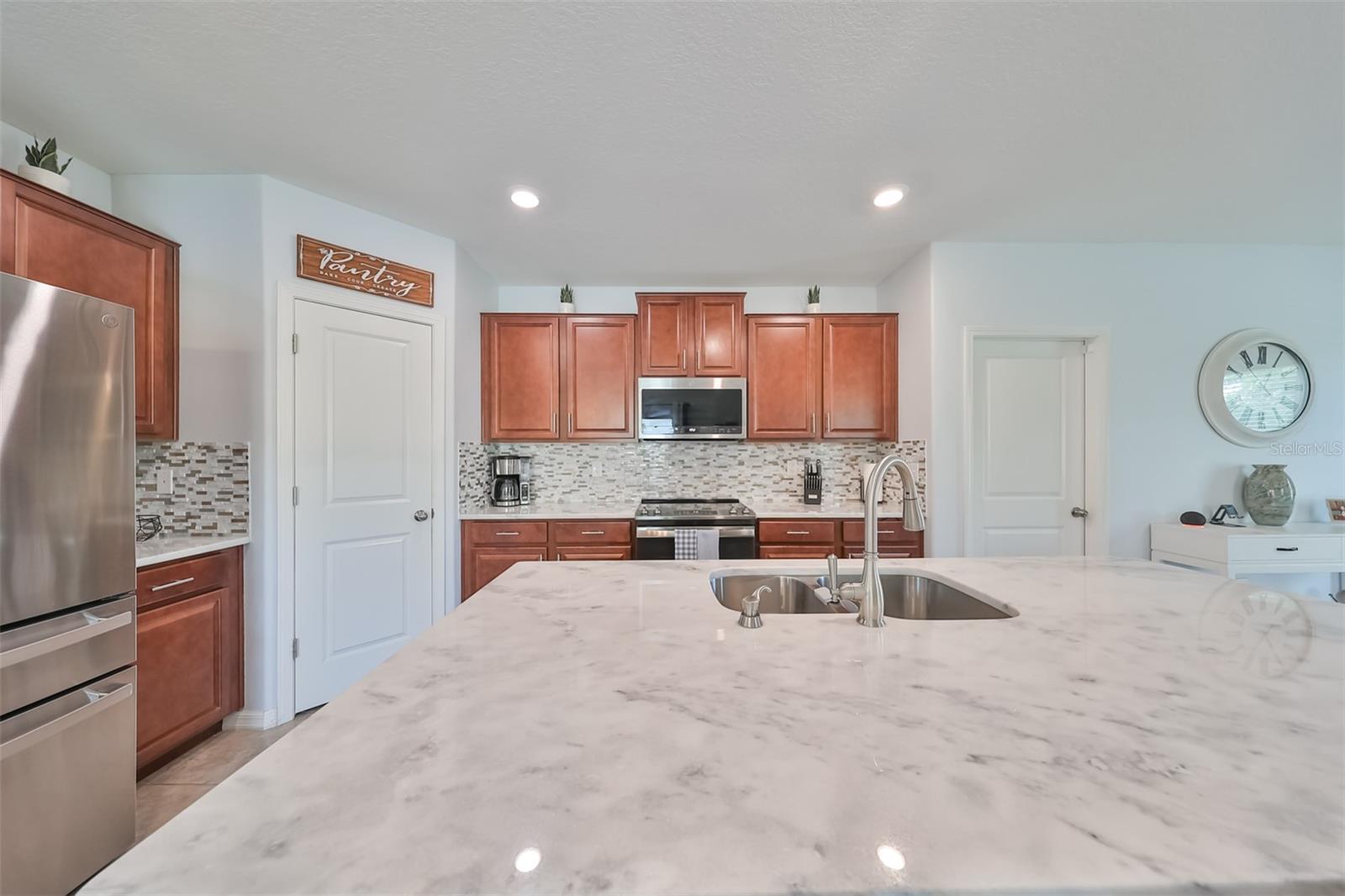 Listing photo id 12 for 10202 White Linen Avenue