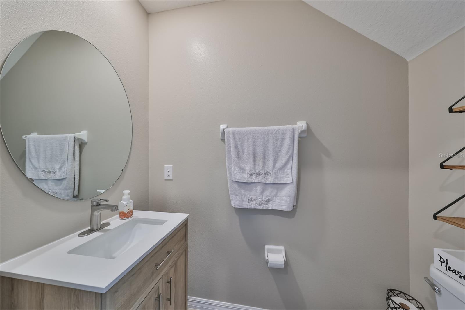 Listing photo id 14 for 10202 White Linen Avenue