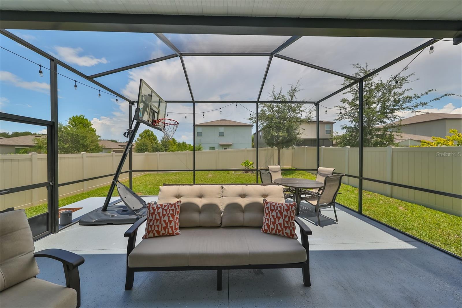 Listing photo id 31 for 10202 White Linen Avenue