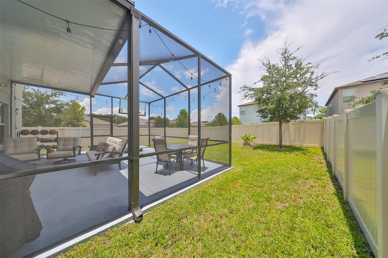 Listing photo id 33 for 10202 White Linen Avenue