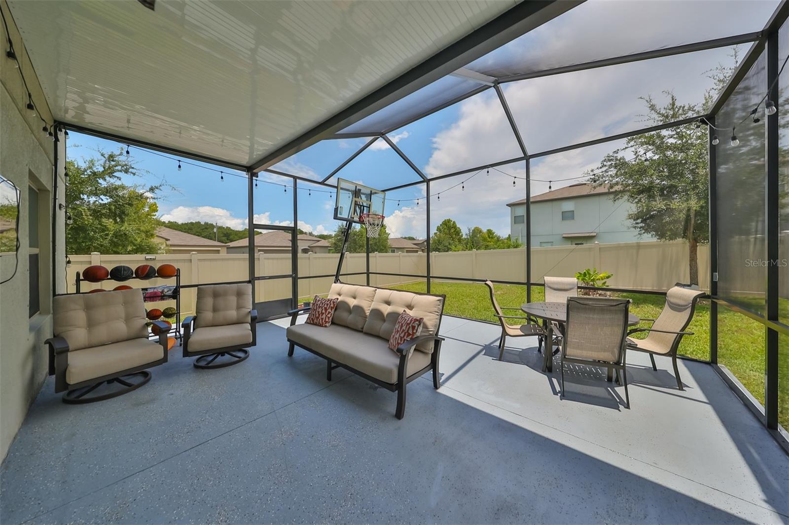 Listing photo id 2 for 10202 White Linen Avenue