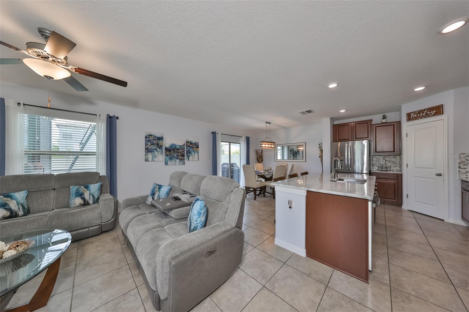 Listing photo id 4 for 10202 White Linen Avenue