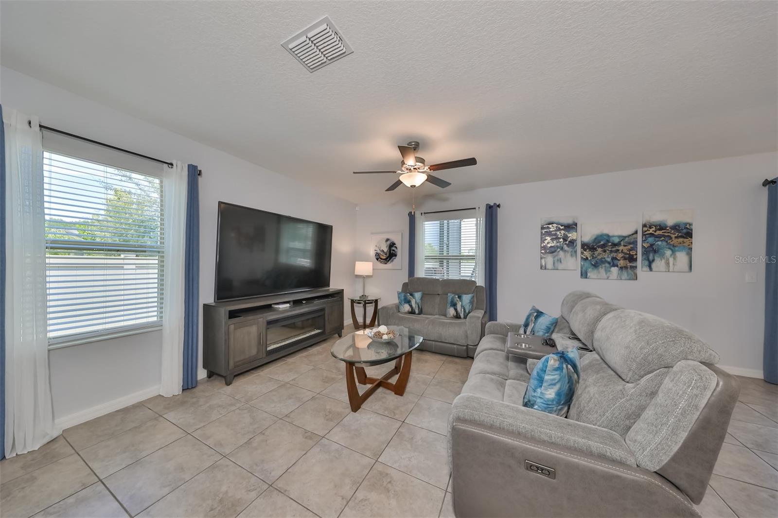 Listing photo id 5 for 10202 White Linen Avenue