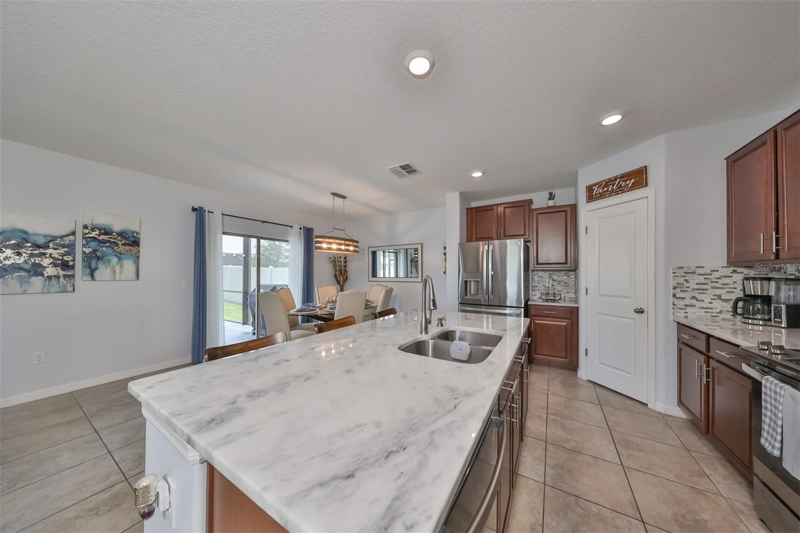 Listing photo id 6 for 10202 White Linen Avenue