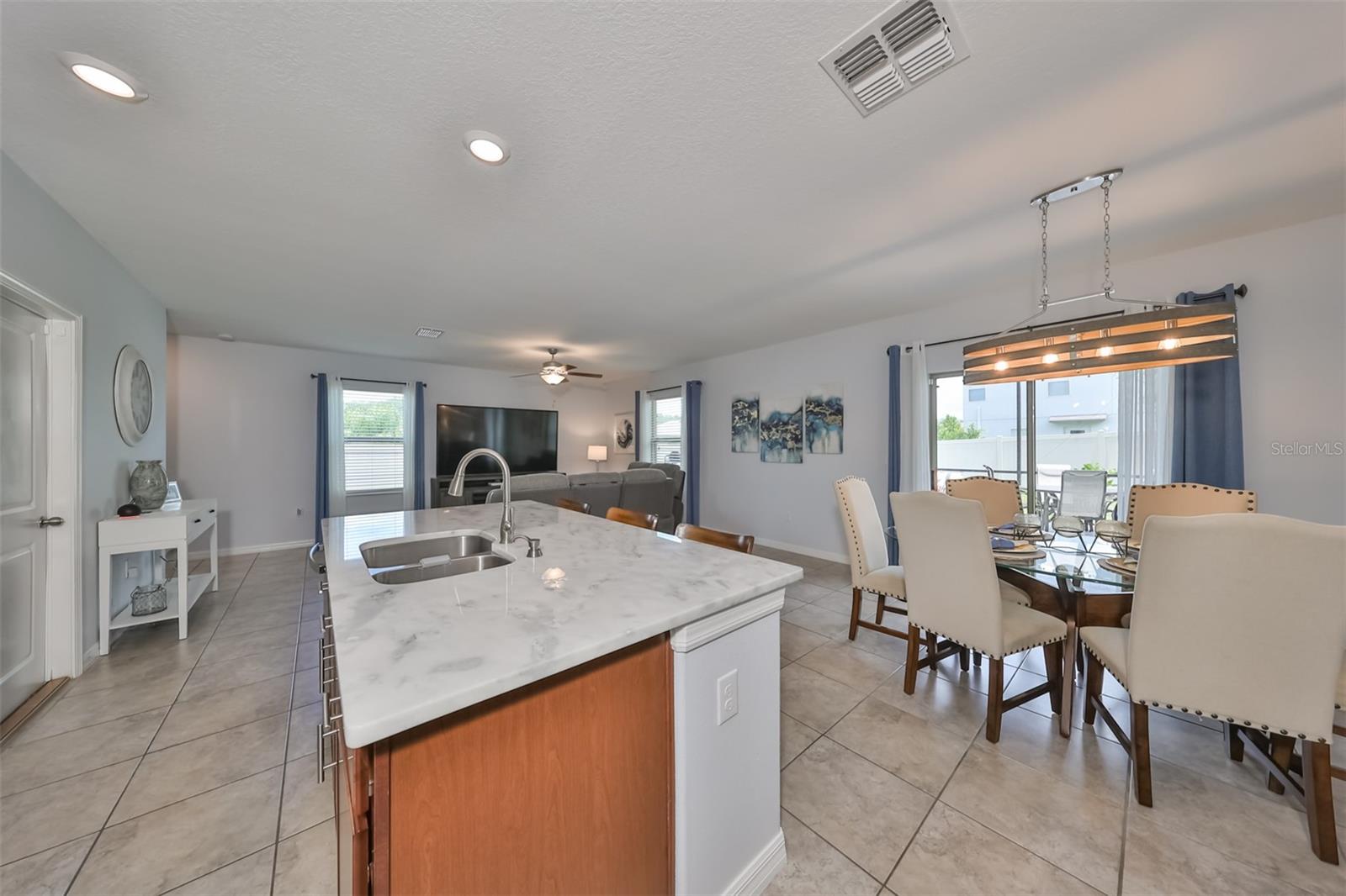 Listing photo id 7 for 10202 White Linen Avenue