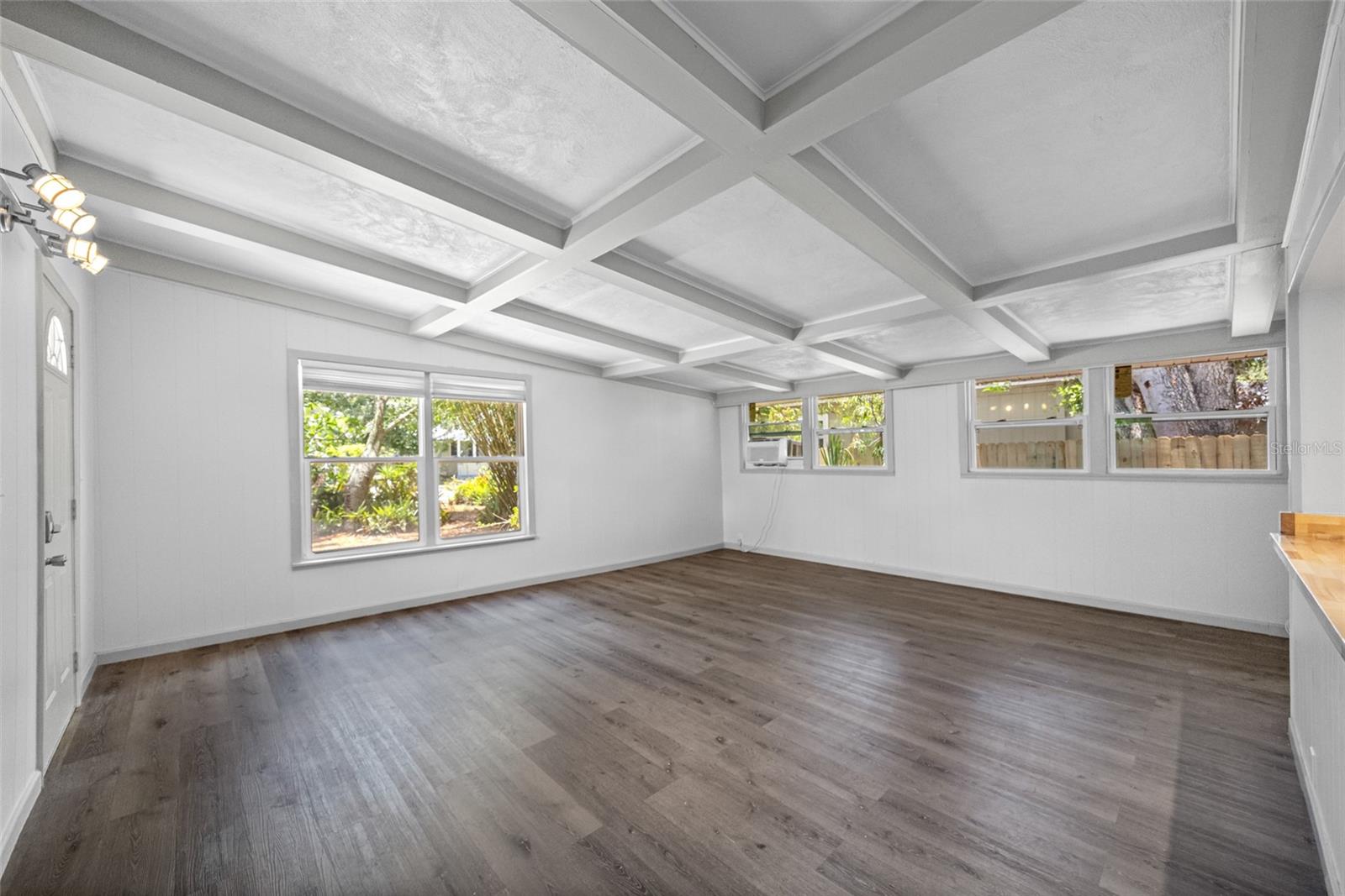 Image 10 of 34 For 612 Beverly Avenue