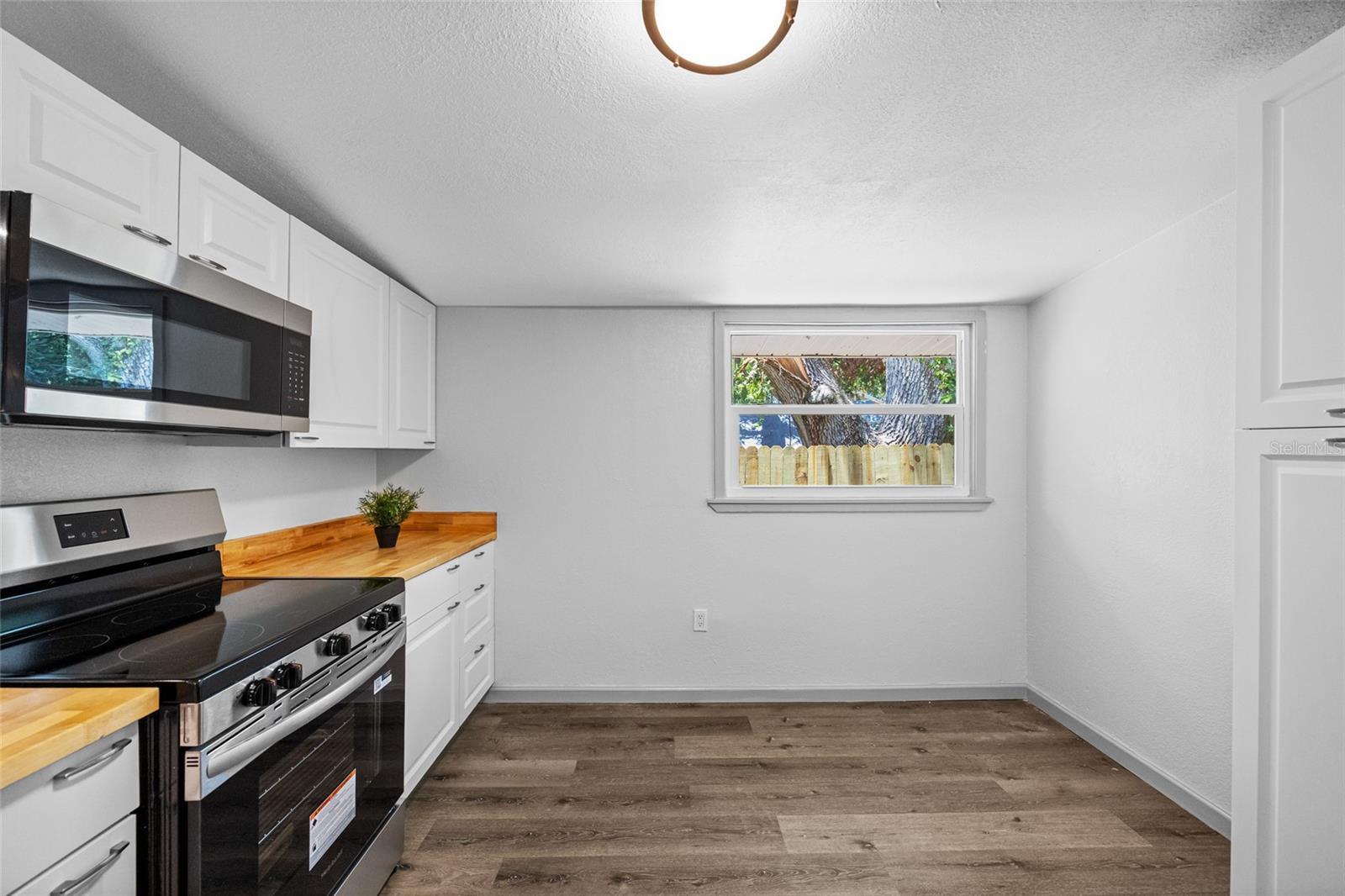 Image 15 of 34 For 612 Beverly Avenue