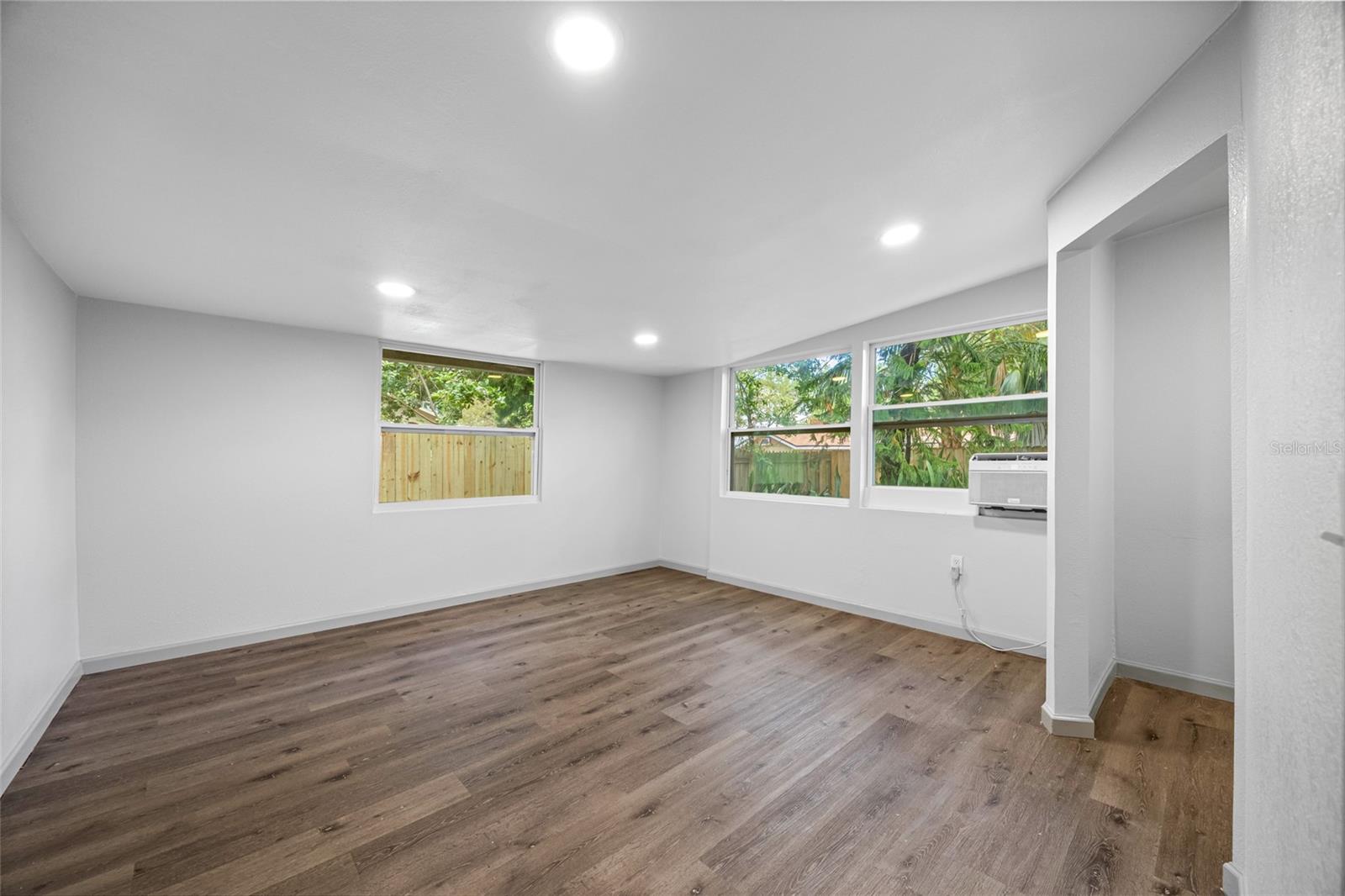 Image 17 of 34 For 612 Beverly Avenue