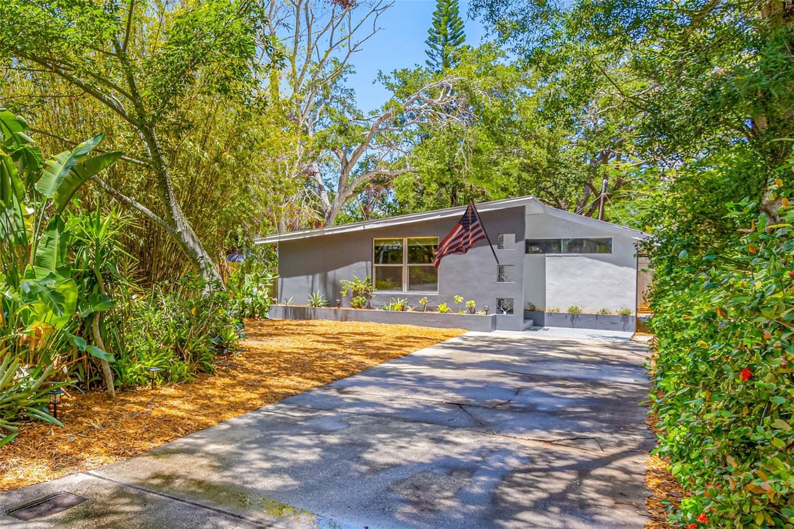 Image 2 of 34 For 612 Beverly Avenue