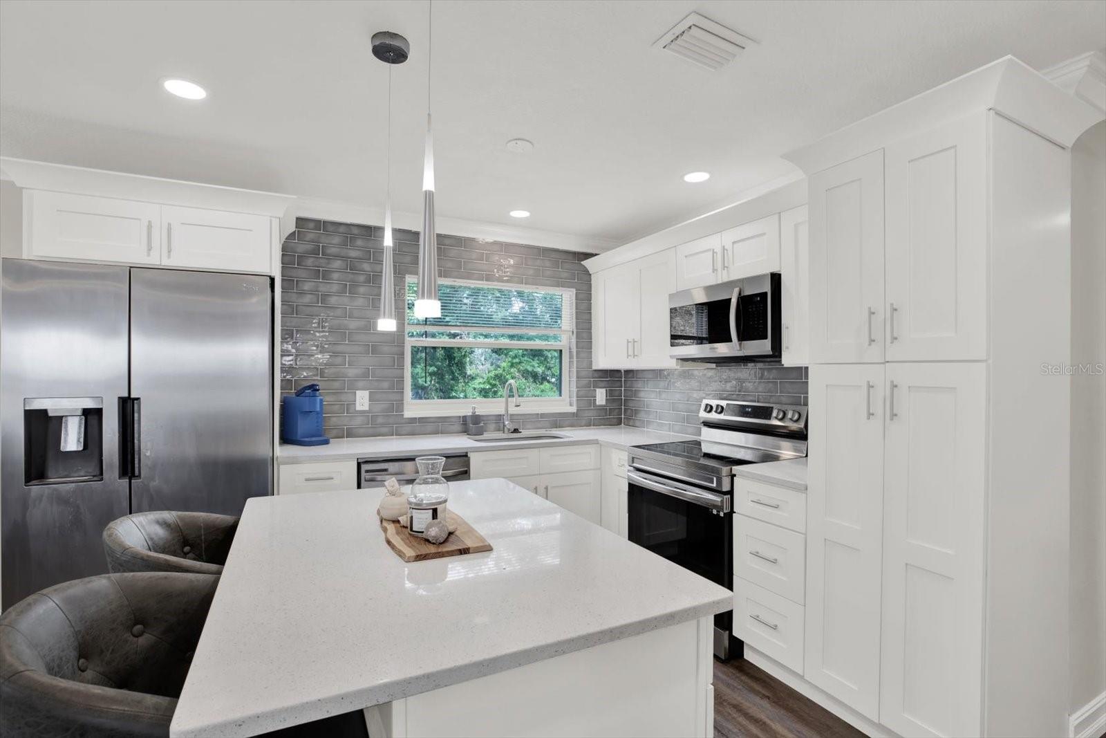 Listing photo id 8 for 6020 50th Street