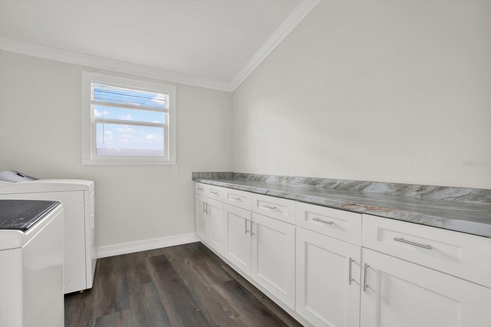 Listing photo id 10 for 6020 50th Street