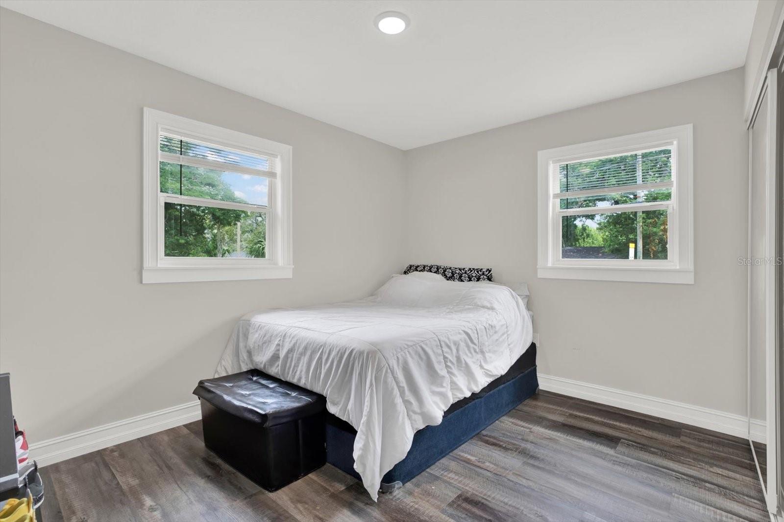 Listing photo id 11 for 6020 50th Street
