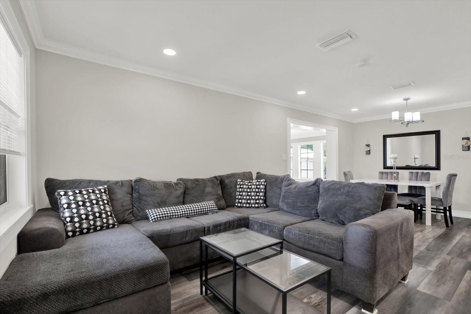 Listing photo id 3 for 6020 50th Street