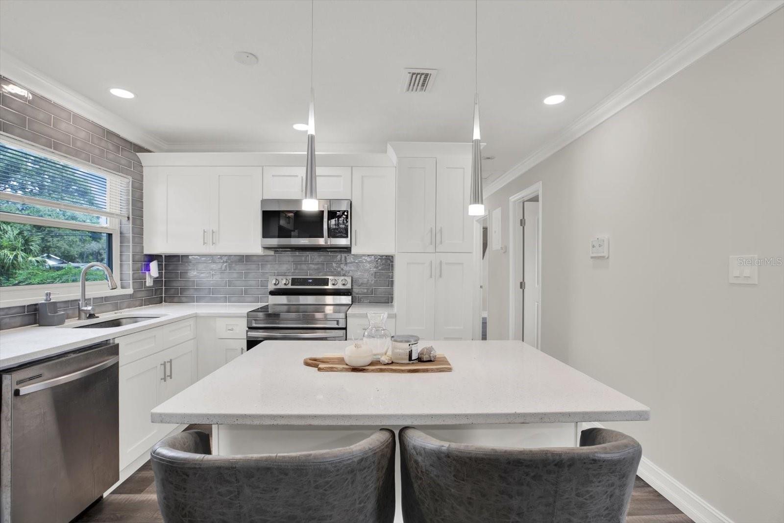 Listing photo id 6 for 6020 50th Street