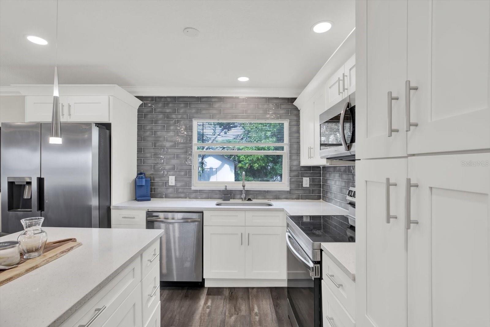 Listing photo id 7 for 6020 50th Street