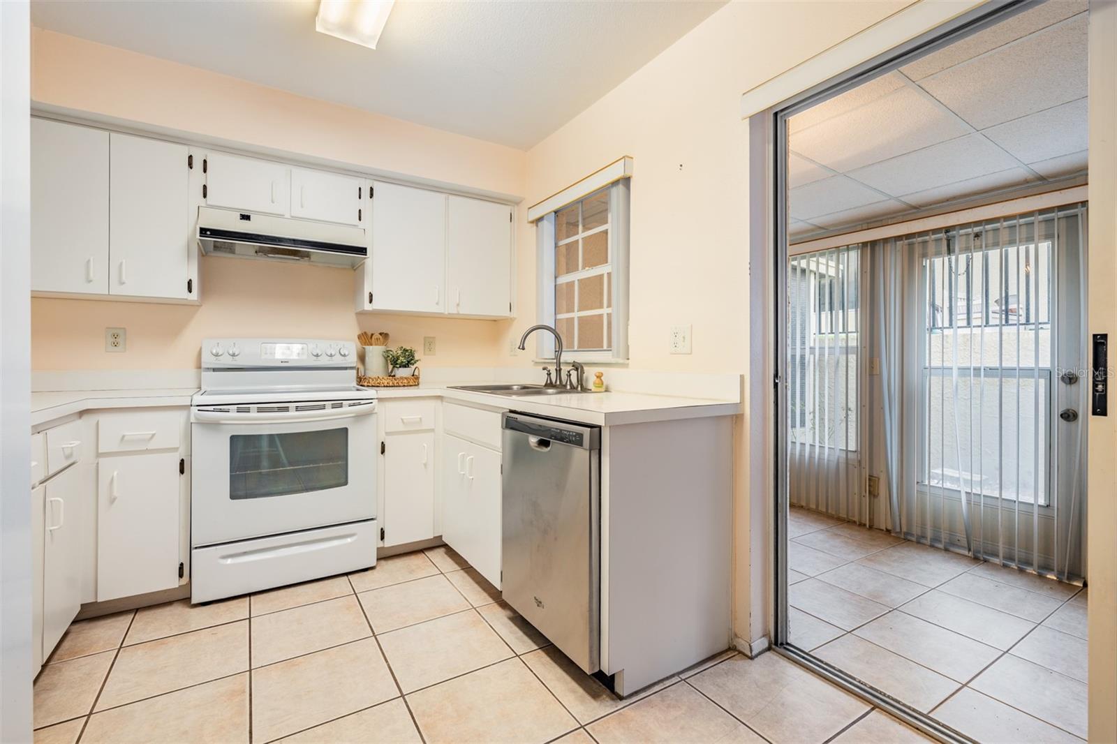 Image 9 of 20 For 2897 Thaxton Drive 64