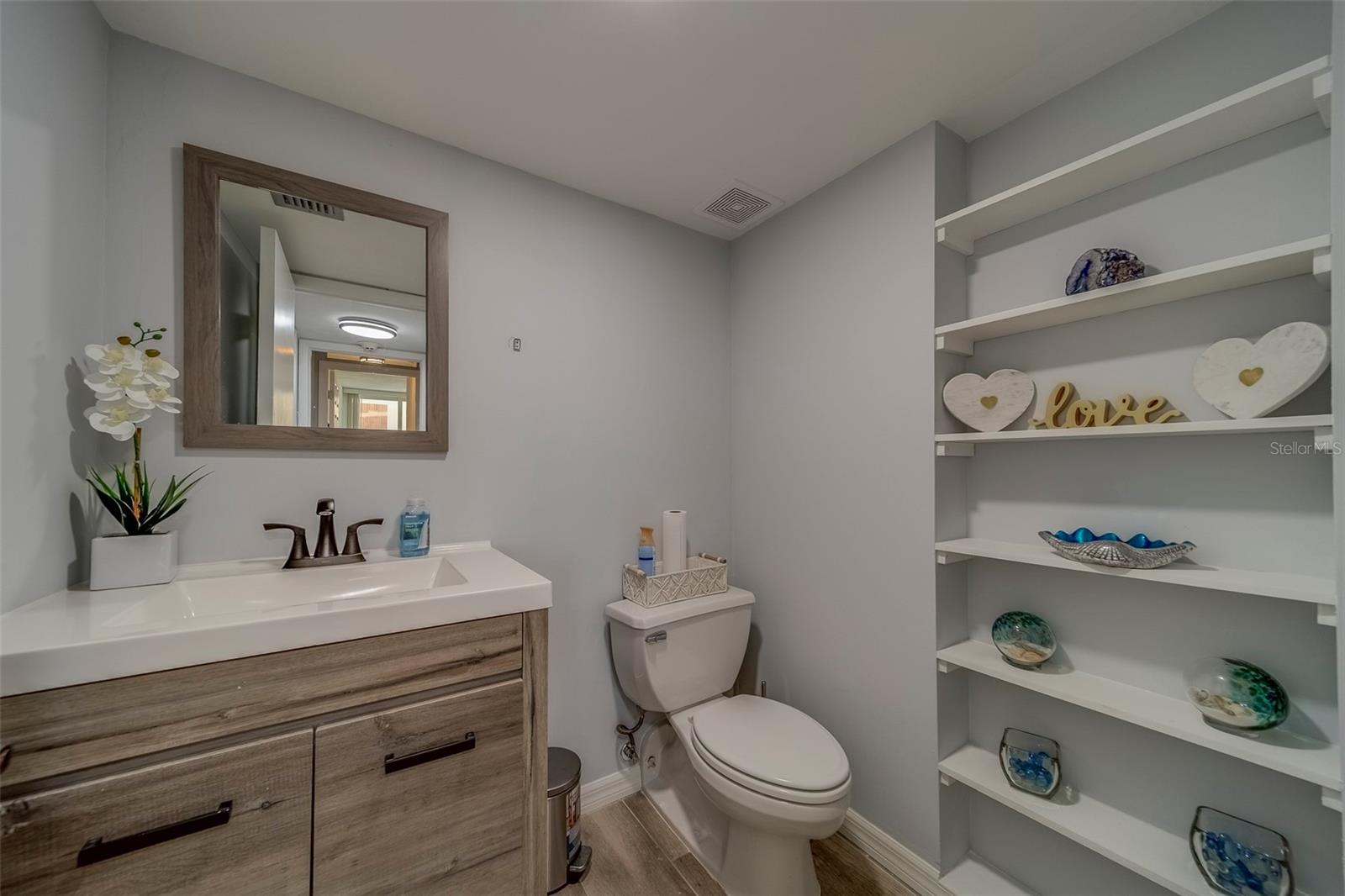 Image 26 of 52 For 17920 Gulf Boulevard 802