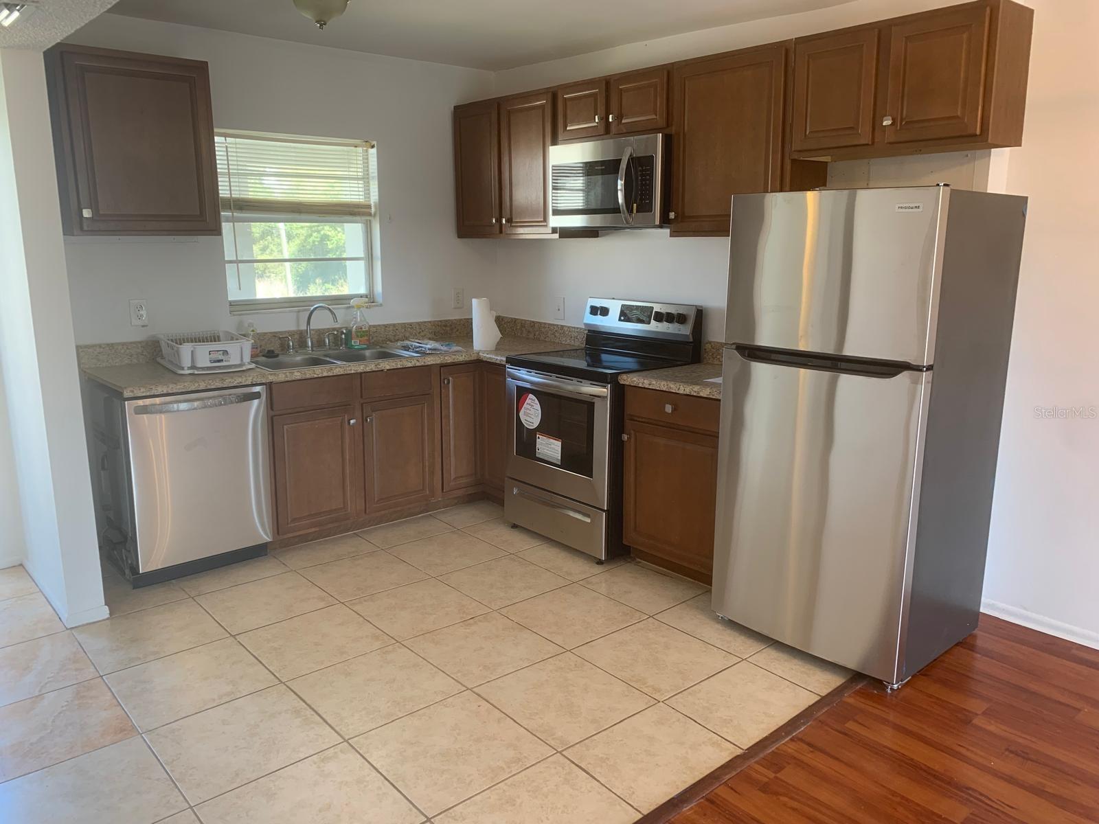 Listing photo id 2 for 2625 State Road 590  2832