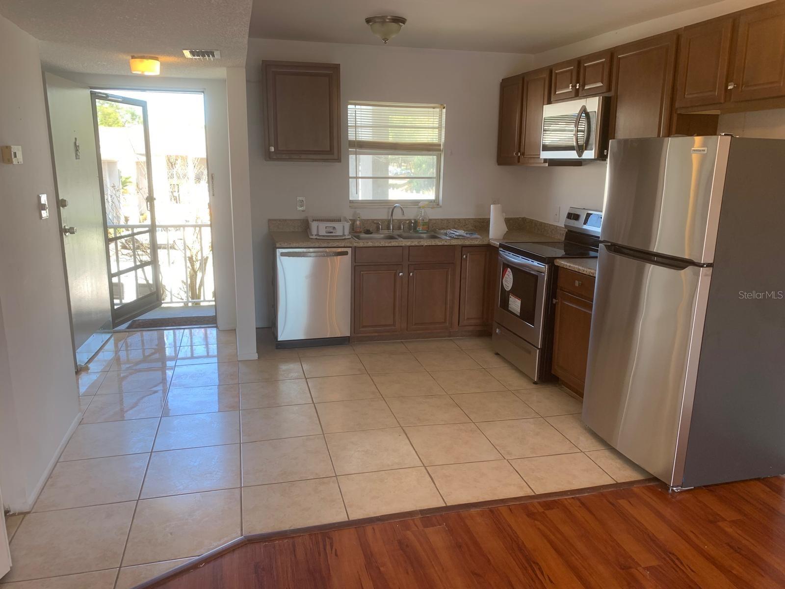 Listing photo id 3 for 2625 State Road 590  2832