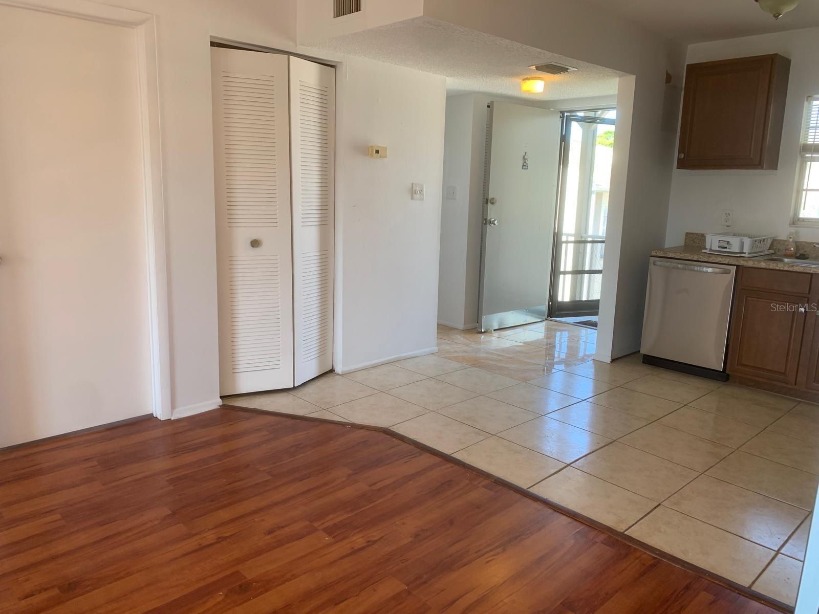Listing photo id 7 for 2625 State Road 590  2832
