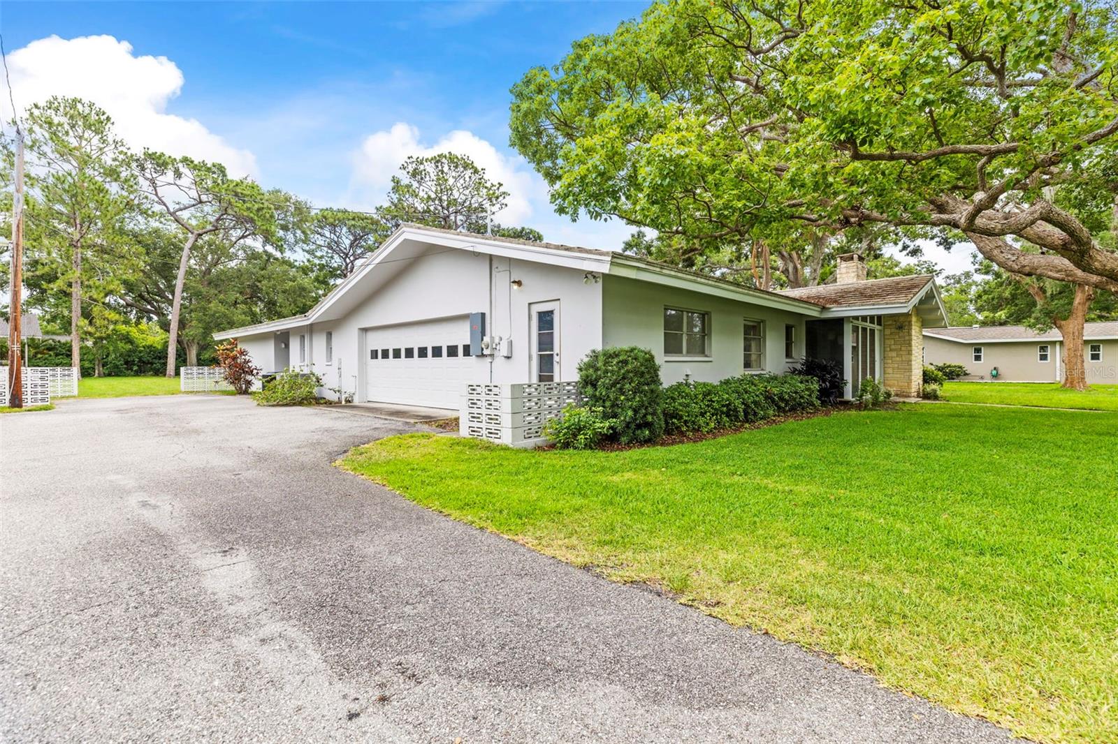Image 10 of 53 For 1675 Robin Hood Lane